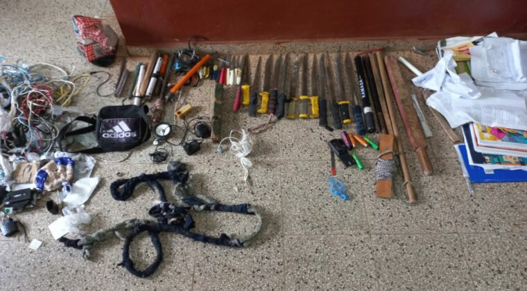 Drogas y armas incautadas en pabellón del PCC tras requisa en el penal de Itapúa