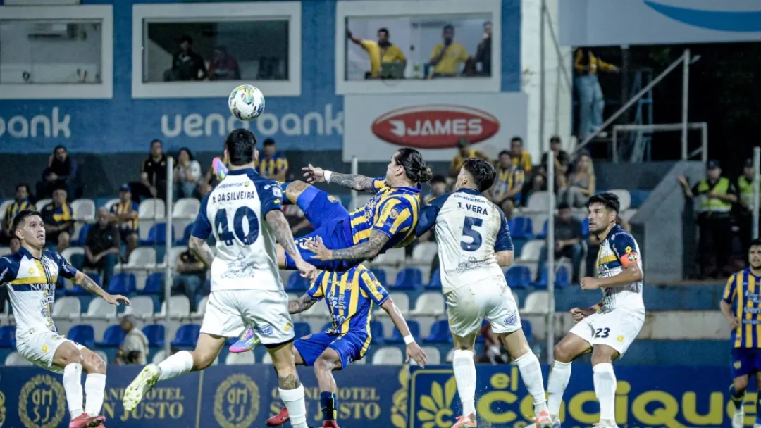 Luqueño vence a Triki con un golazo