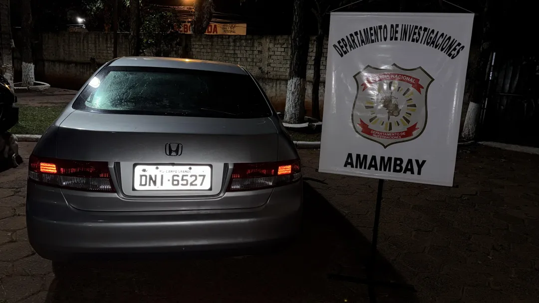 Persecución policial termina con vehículo abandonado e incautado en zona de Gasory